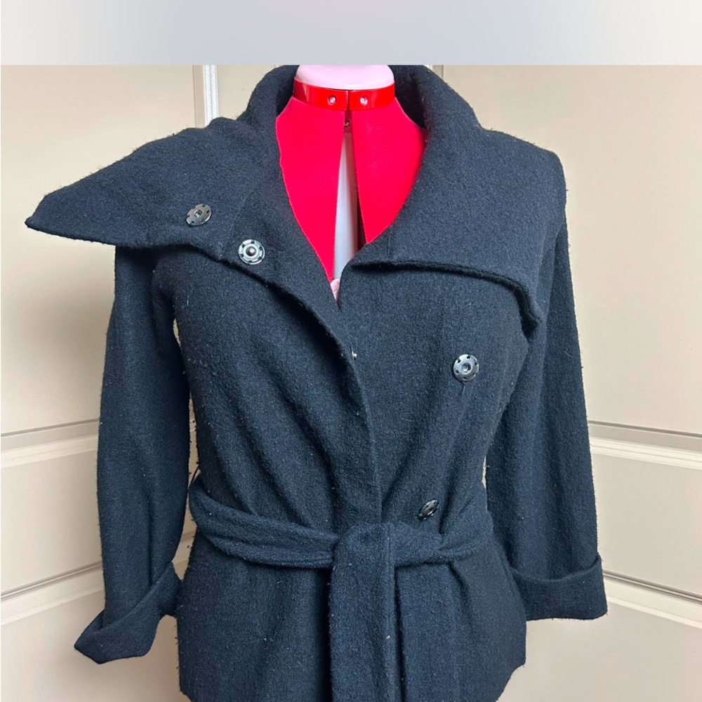 Halogen Black Wool Coat with Wide Collar and Tailored Silhouette